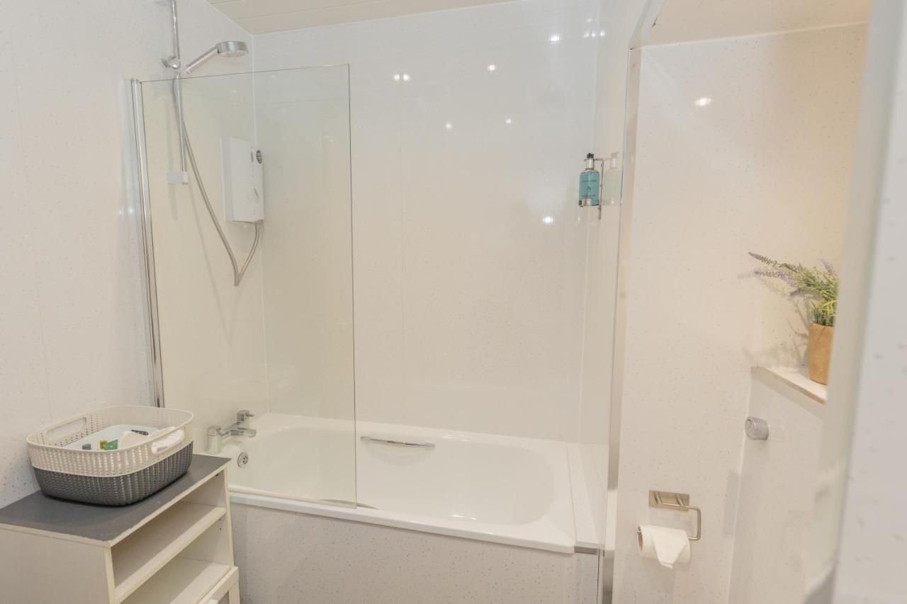 New 3-Bedroom Apartment Close To City Centre Edimburgo Esterno foto