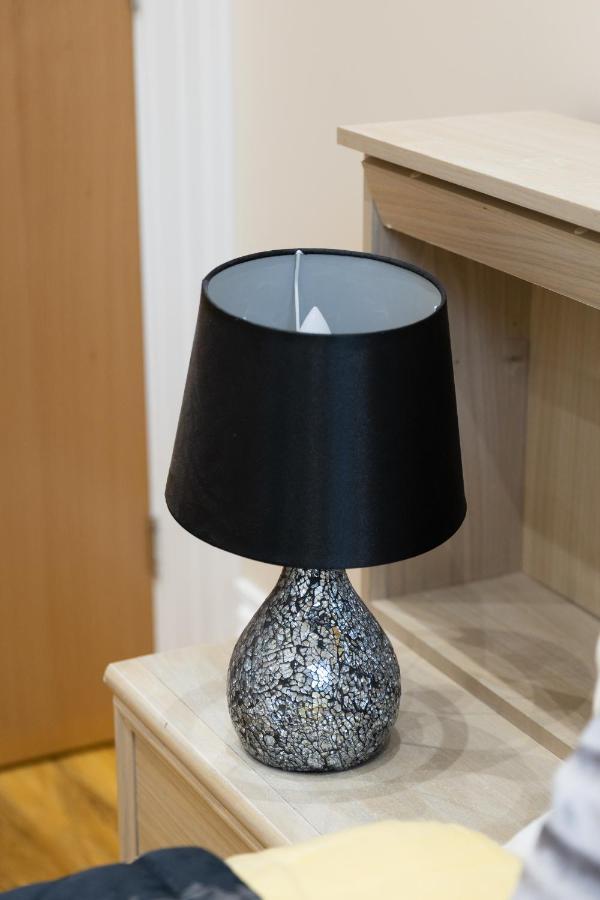 New 3-Bedroom Apartment Close To City Centre Edimburgo Esterno foto