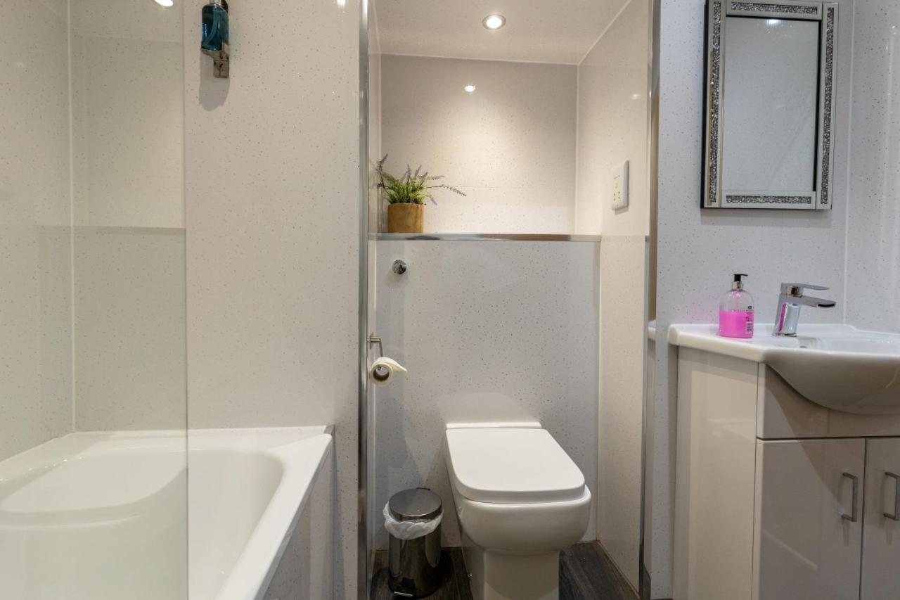 New 3-Bedroom Apartment Close To City Centre Edimburgo Esterno foto