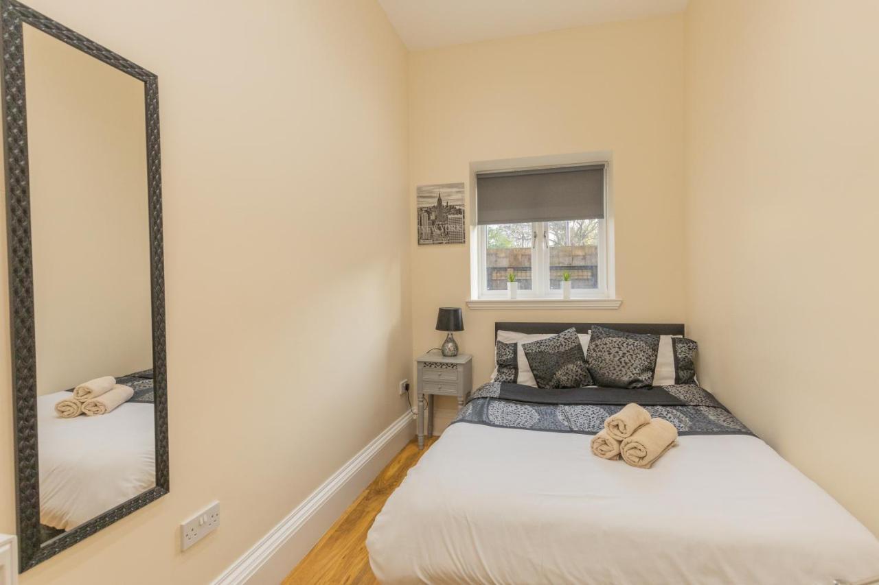New 3-Bedroom Apartment Close To City Centre Edimburgo Esterno foto