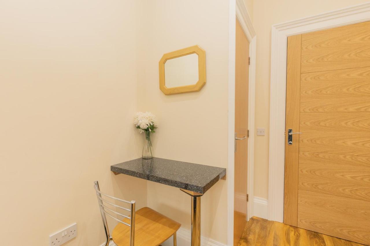 New 3-Bedroom Apartment Close To City Centre Edimburgo Esterno foto